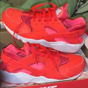 Orange And White Air Huarache Runs 🔥🔥